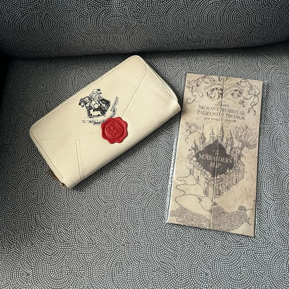 Harry Potter Cream Wallet with Red Seal and Marauder's Map *Make an Offer* - Picture 2 of 5